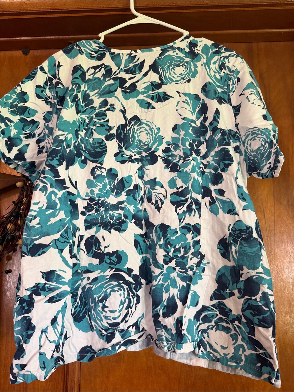 Landau Teal and White Floral V-Neck Scrub Top - Picture 2 of 2